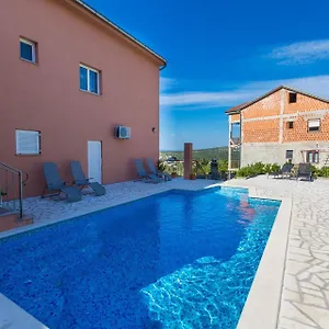 apartments-dt.primorje-gorskikotar.com/